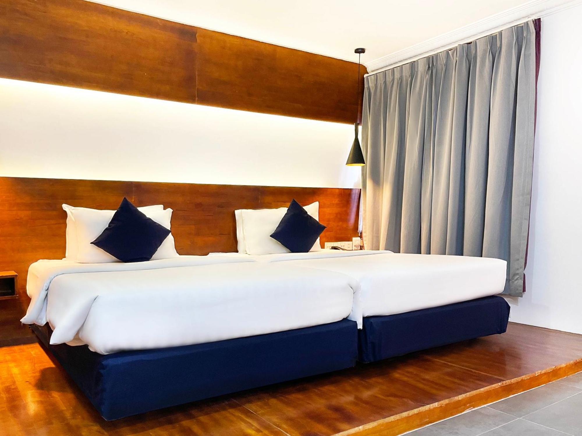 Pacific Hotel Phnom Penh Exterior photo
