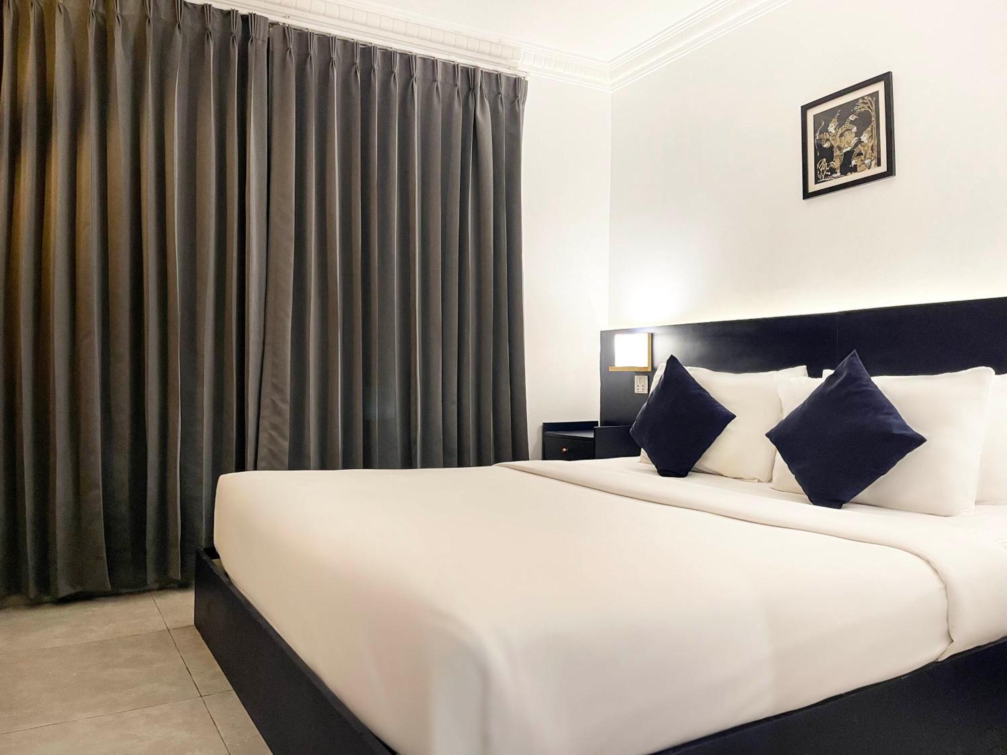 Pacific Hotel Phnom Penh Exterior photo