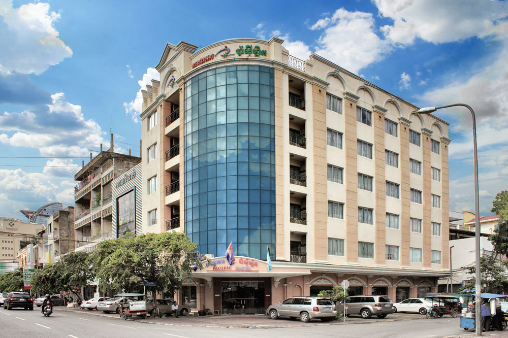 Pacific Hotel Phnom Penh Exterior photo